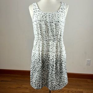 Like new! Loft white and black sleeveless dress. Size 4